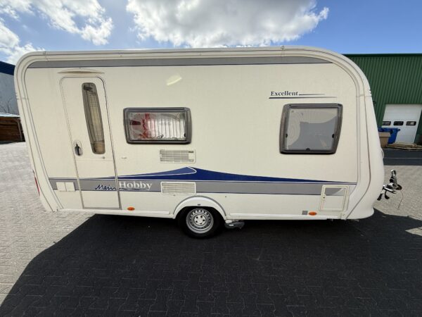 Caravan Hobby 410 SE Excellent bouwjaar 2009 met mover en voortent
