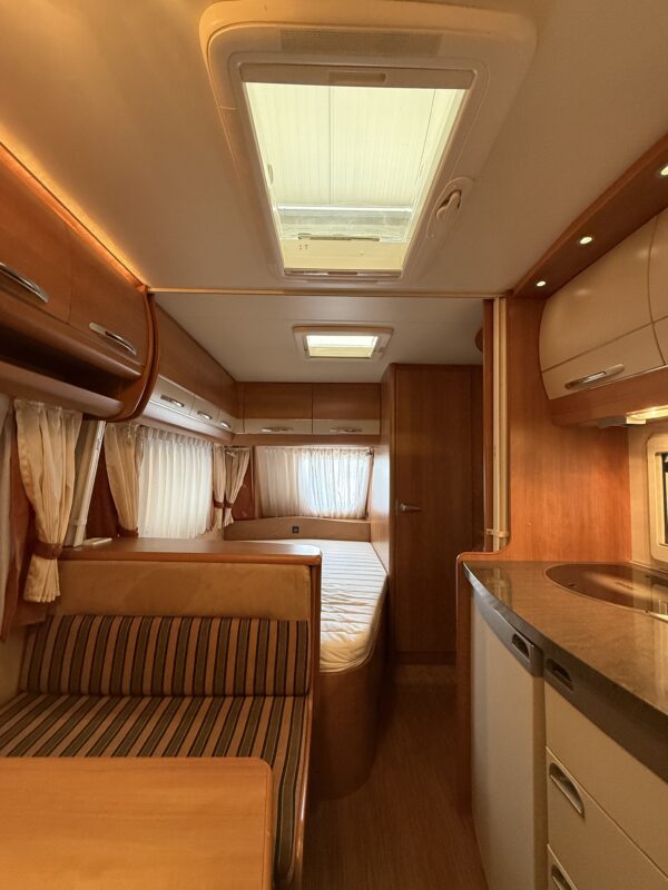 Caravan Hobby 410 SE Excellent bouwjaar 2009 met mover en voortent - Afbeelding 15