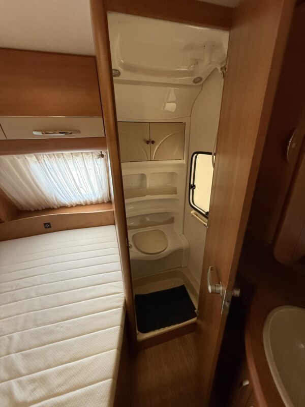 Caravan Hobby 410 SE Excellent bouwjaar 2009 met mover en voortent - Afbeelding 13