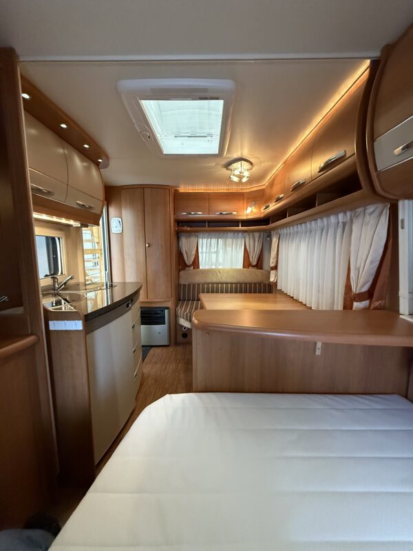 Caravan Hobby 410 SE Excellent bouwjaar 2009 met mover en voortent - Afbeelding 14