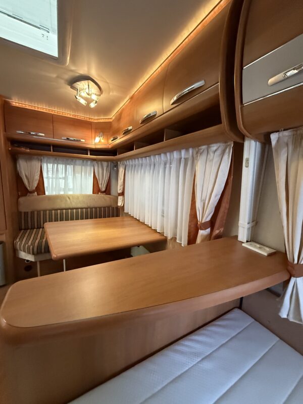 Caravan Hobby 410 SE Excellent bouwjaar 2009 met mover en voortent - Afbeelding 16