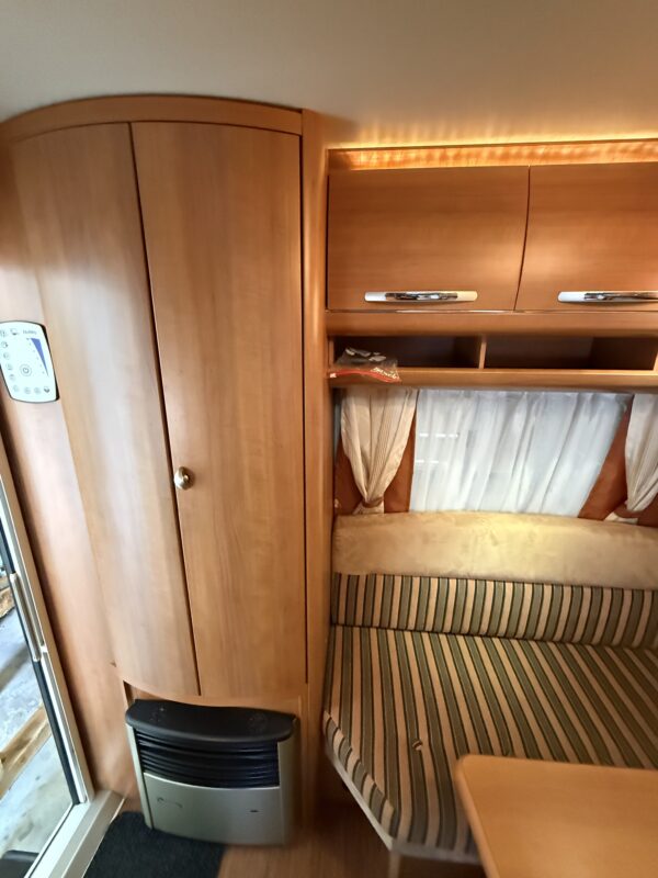 Caravan Hobby 410 SE Excellent bouwjaar 2009 met mover en voortent - Afbeelding 21