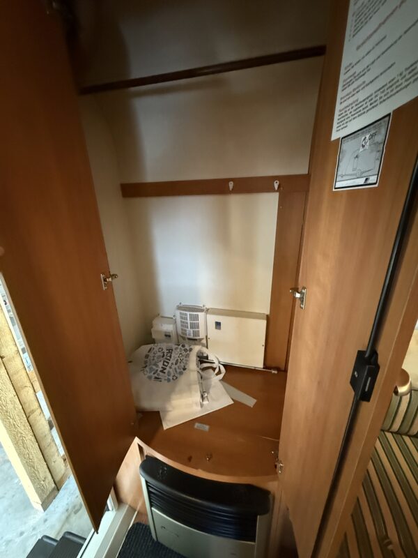 Caravan Hobby 410 SE Excellent bouwjaar 2009 met mover en voortent - Afbeelding 23