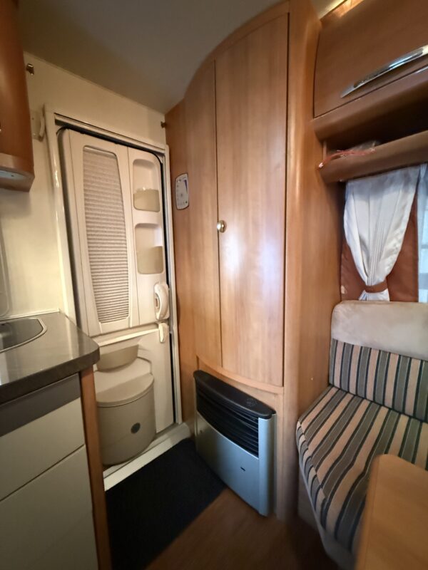 Caravan Hobby 410 SE Excellent bouwjaar 2009 met mover en voortent - Afbeelding 26