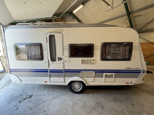 Caravan Hobby 450 UF Excellent (luxe uitvoering) bouwjaar 2008 voortent en kleine luifel