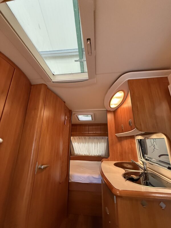 Caravan Hobby 450 UF Excellent (luxe uitvoering) bouwjaar 2008 voortent en kleine luifel - Afbeelding 10