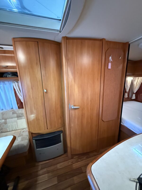 Caravan Hobby 450 UF Excellent (luxe uitvoering) bouwjaar 2008 voortent en kleine luifel - Afbeelding 12