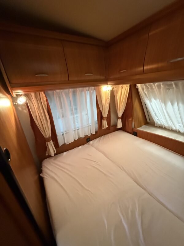 Caravan Hobby 450 UF Excellent (luxe uitvoering) bouwjaar 2008 voortent en kleine luifel - Afbeelding 13