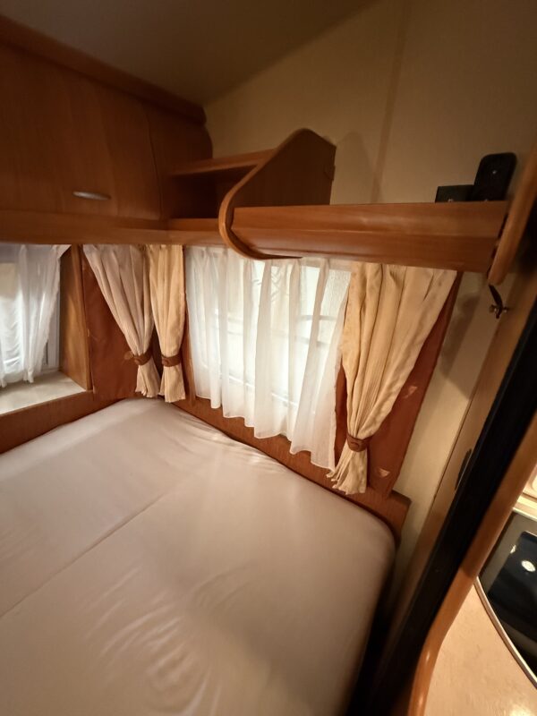 Caravan Hobby 450 UF Excellent (luxe uitvoering) bouwjaar 2008 voortent en kleine luifel - Afbeelding 15