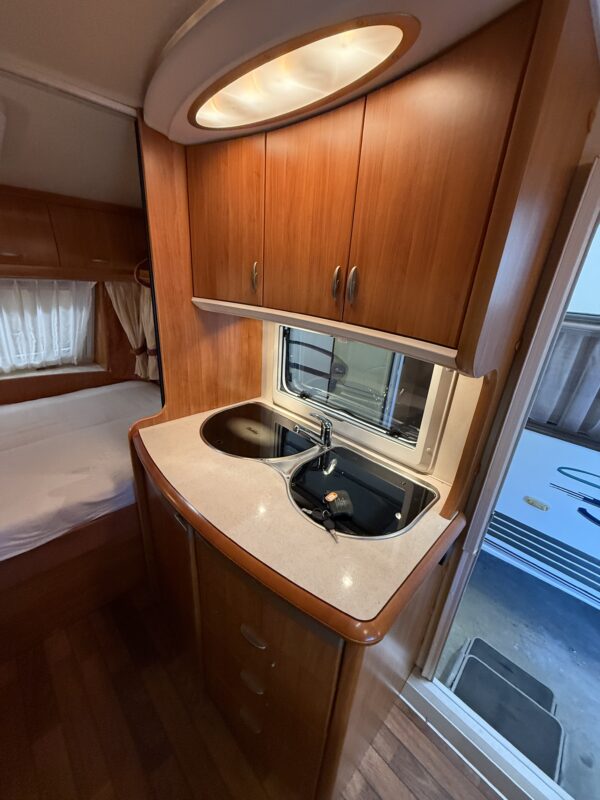 Caravan Hobby 450 UF Excellent (luxe uitvoering) bouwjaar 2008 voortent en kleine luifel - Afbeelding 16