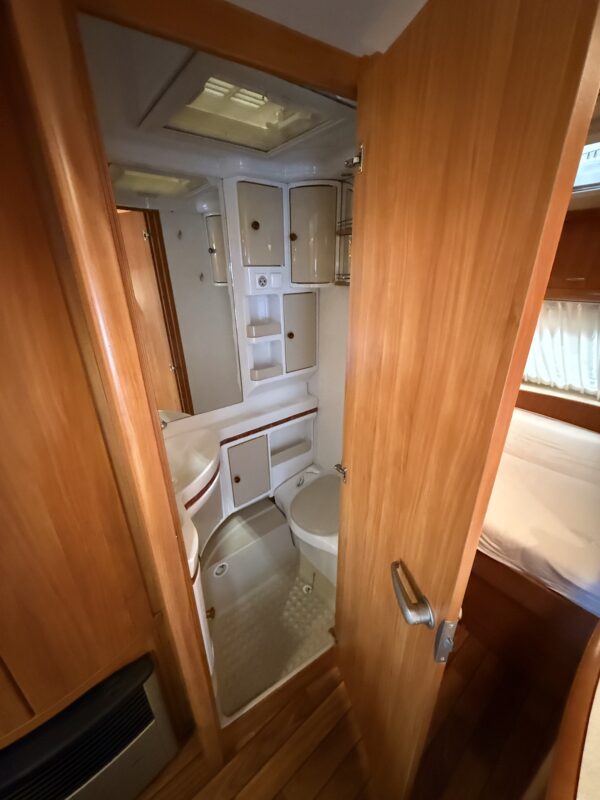 Caravan Hobby 450 UF Excellent (luxe uitvoering) bouwjaar 2008 voortent en kleine luifel - Afbeelding 13