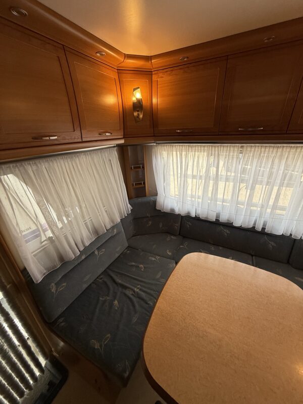 Caravan Fendt Platin 470 TFB (luxe uitvoering) bouwjaar 2007 voortent en luifel - Afbeelding 13