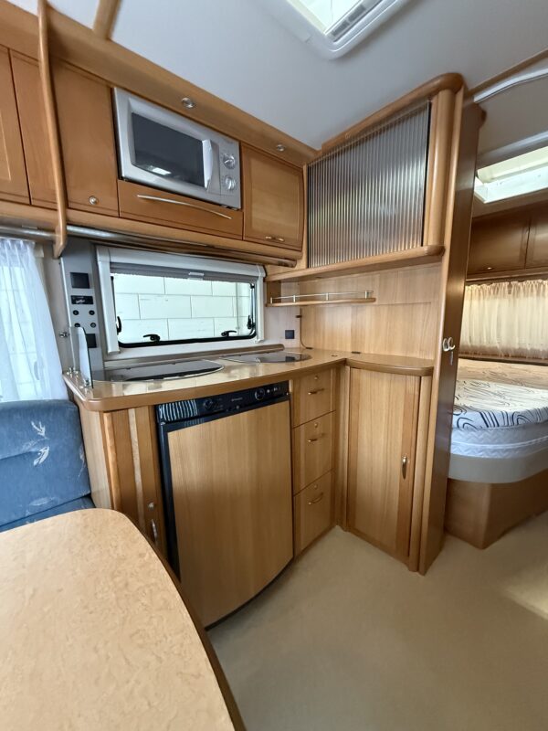 Caravan Fendt Platin 470 TFB (luxe uitvoering) bouwjaar 2007 voortent en luifel - Afbeelding 14