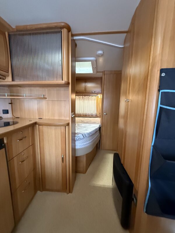 Caravan Fendt Platin 470 TFB (luxe uitvoering) bouwjaar 2007 voortent en luifel - Afbeelding 15