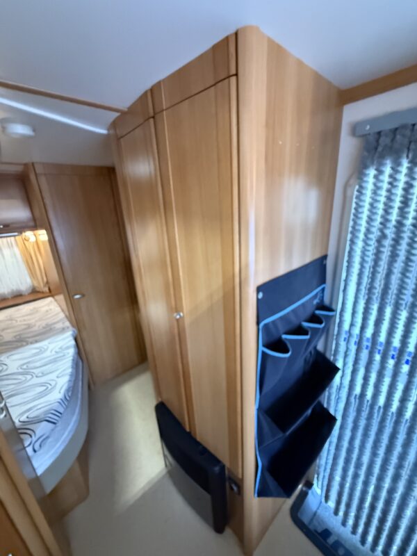 Caravan Fendt Platin 470 TFB (luxe uitvoering) bouwjaar 2007 voortent en luifel - Afbeelding 16
