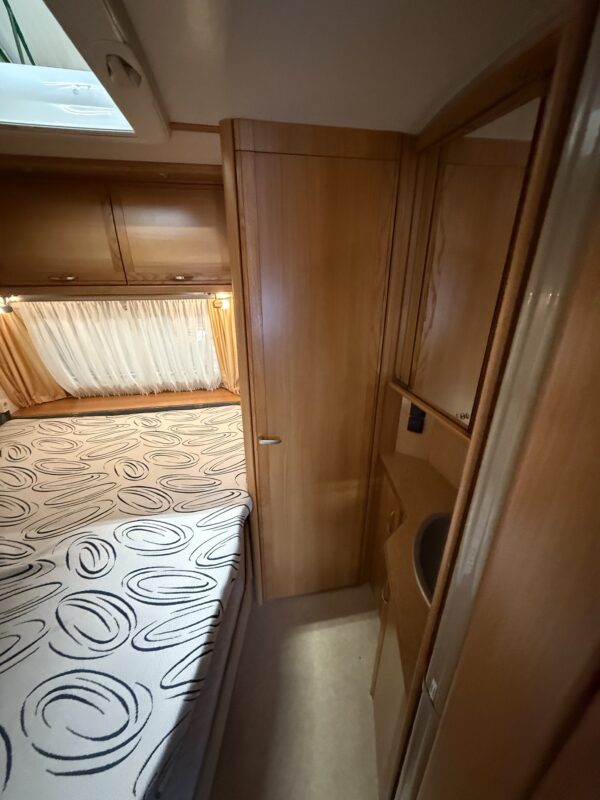 Caravan Fendt Platin 470 TFB (luxe uitvoering) bouwjaar 2007 voortent en luifel - Afbeelding 19