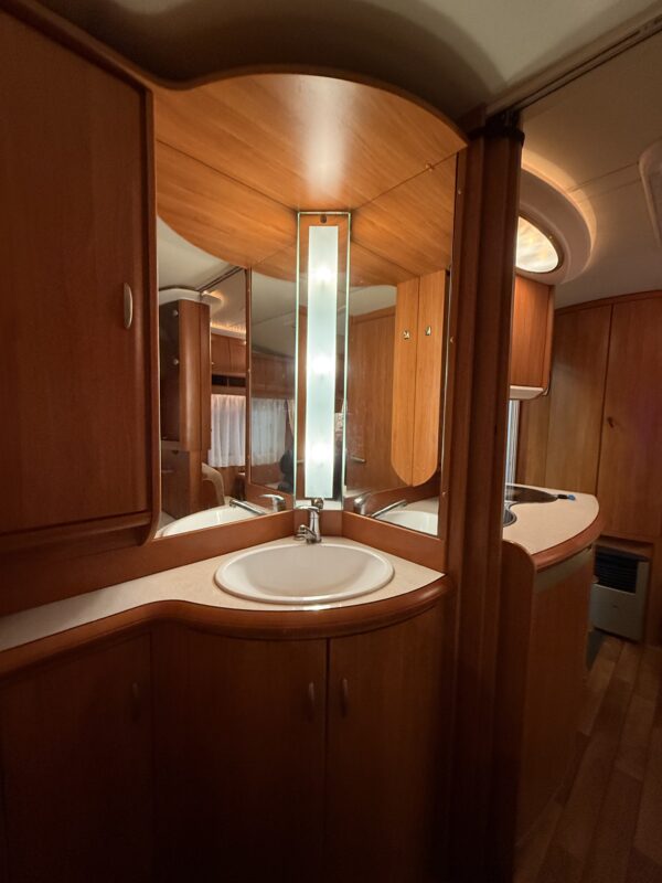Caravan Hobby Excellent 410 SFE - met voortent en mover - bouwjaar 2007 - Afbeelding 17